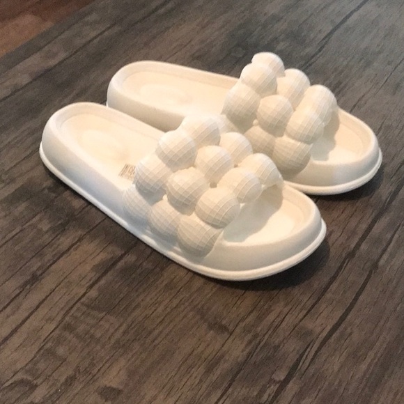 Women’s soft foam bubble slides in white - Picture 2 of 6